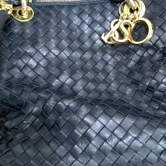 - Siso leather bag